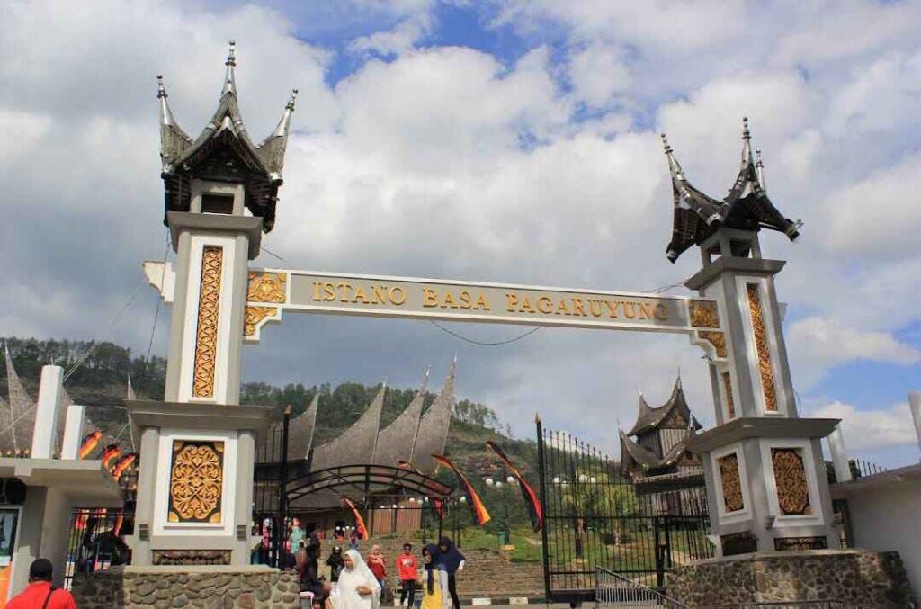 wisata_sumatera_barat_Istano_Rajo_Basa_Pagaruyung_googlemaps_by_Mas Wagino