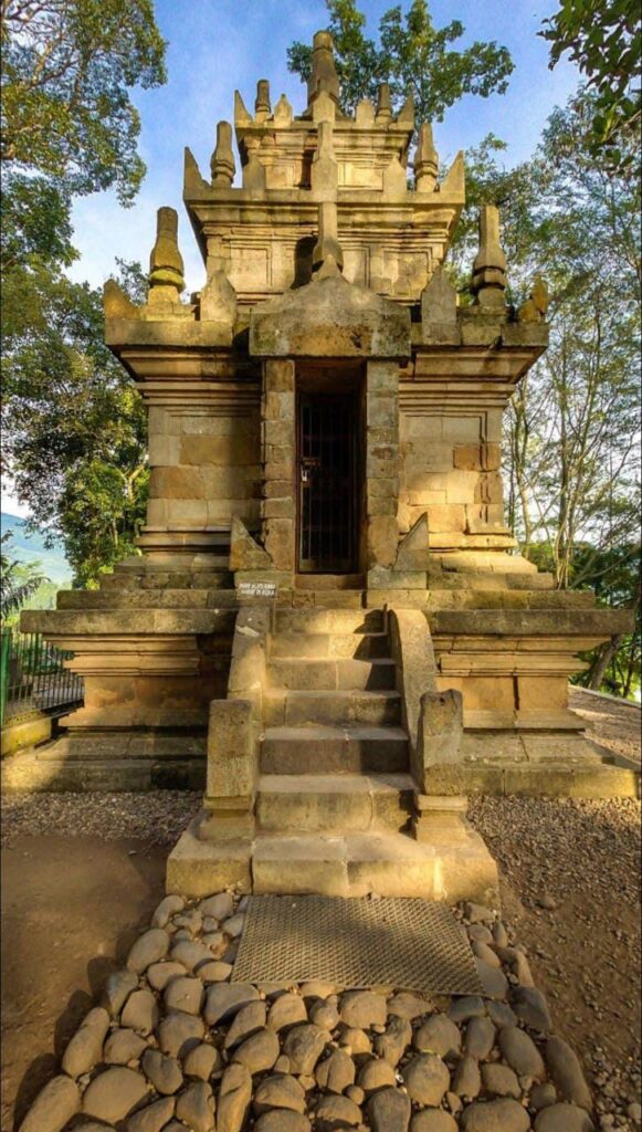 Fakta Jawa Barat tempat wisata dan kuliner enak-Candi Cangkuang