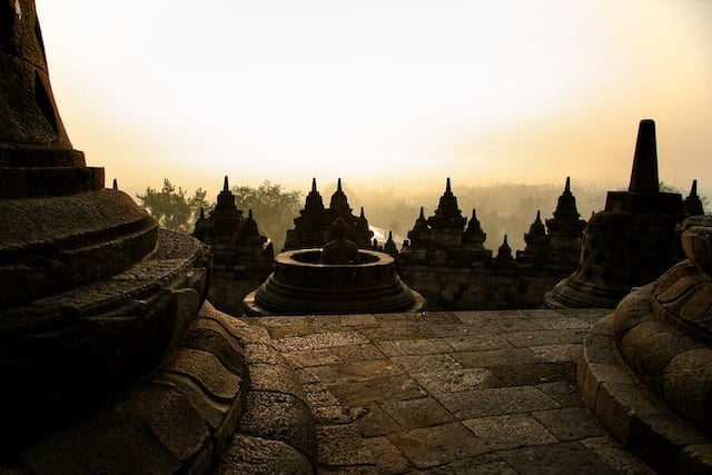 wisata candi di jawa tengah foto candi borobudur by unsplash @mario la-pergola WTGV6qBOzro