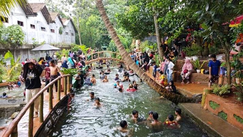 Kampung Kuliner Kali Cibarengkok  Kampung Wisata Bogor 