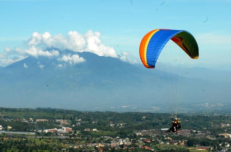 Paralayang Bukit Gantole Puncak Tempat Wisata Bogor